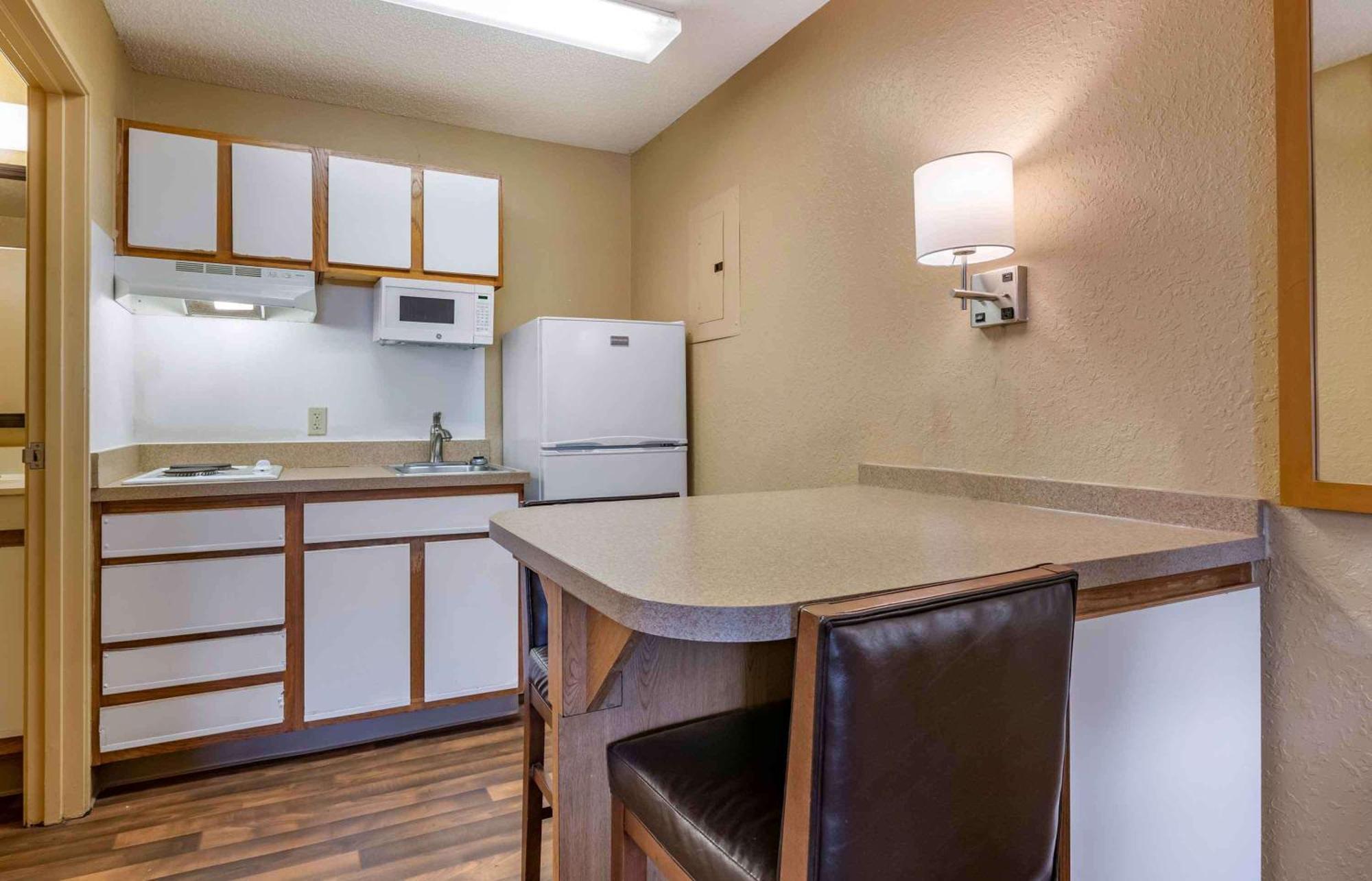 Extended Stay America Select Suites - Jacksonville - Southside - St Johns Towne Ctr Exterior photo