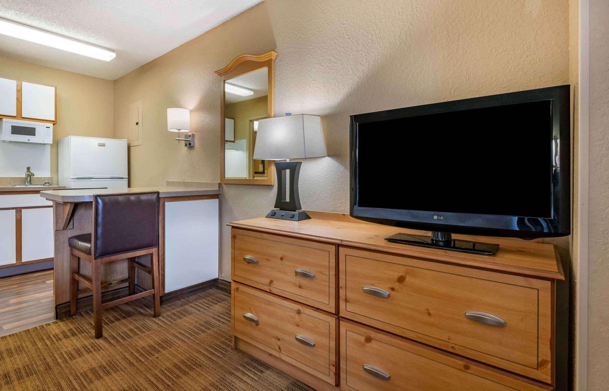 Extended Stay America Select Suites - Jacksonville - Southside - St Johns Towne Ctr Exterior photo